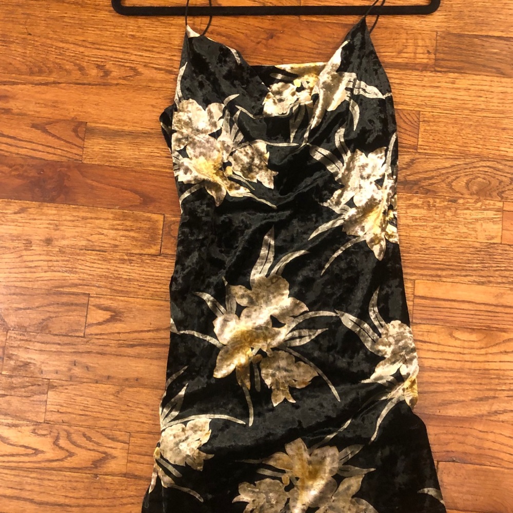 Audrey 3+1 velvet cowl mini